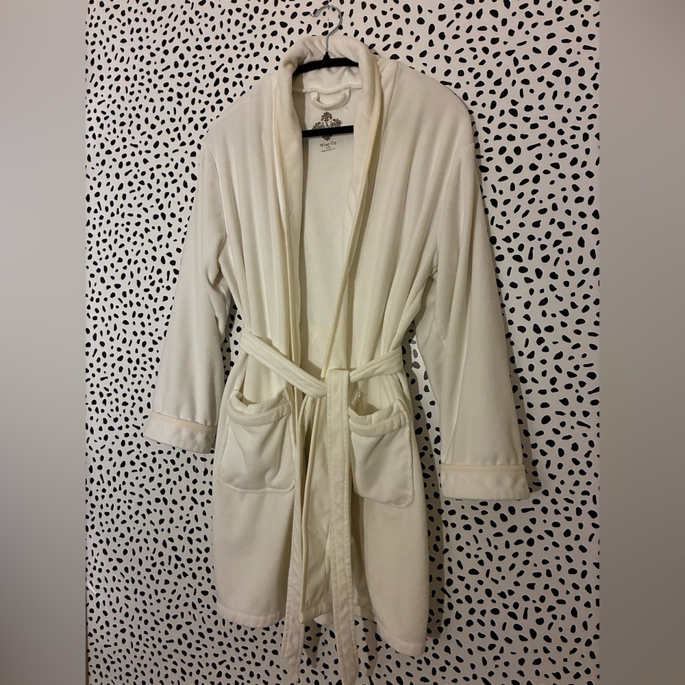 Wrap Up by VP ivory Cream Short Robe microfiber soft attached belt pockets - Picture 4 of 10